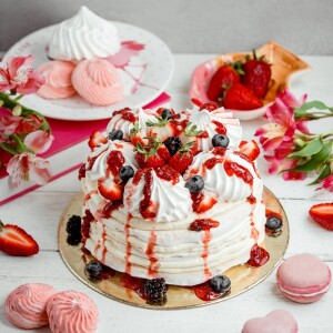 Cream and Strawberry Cake