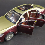 Exclusive Alloy Metal Die-cast Car 1:24 Rolls Royce Diecast Metal Pullback Toy car with Openable Doors & Light music