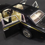 Exclusive Alloy Metal Die-cast Car 1:24 Rolls Royce Diecast Metal Pullback Toy car with Openable Doors & Light, Music