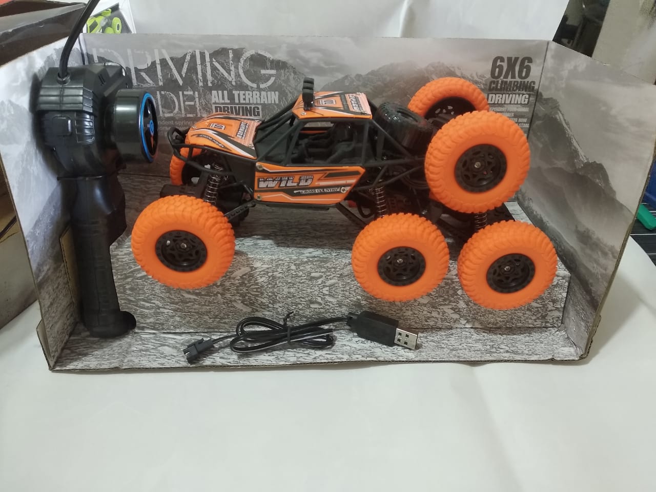 ROCK N CRAWL MOTION CLIMBING VEHICLE REMOTE CONTROL 8 TYRES CHARGEABLE CAR