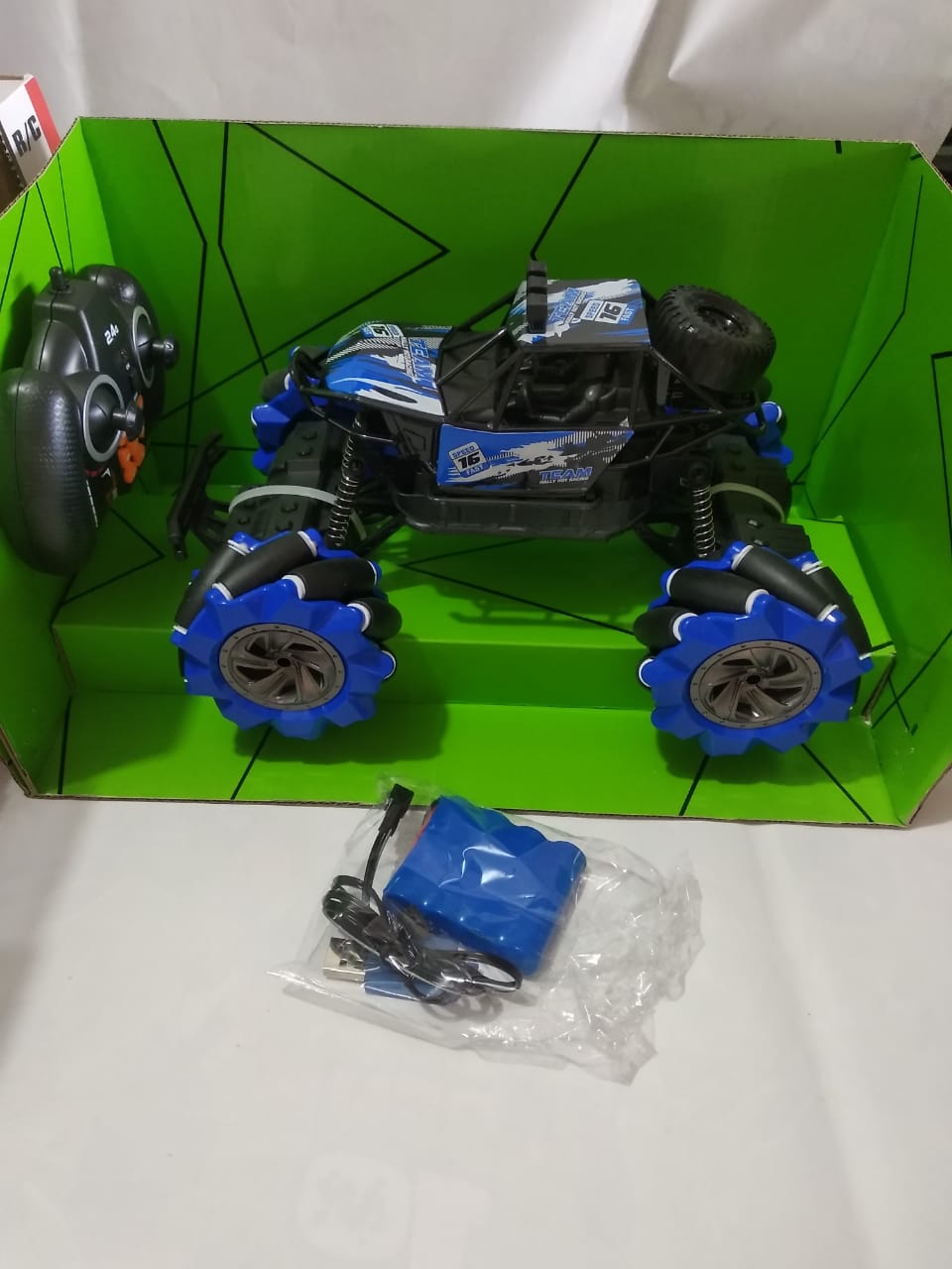 DRIFT REMOTE CAR WITH FULL FUNCTIONS AND RECHARGEABLE BATTERY
